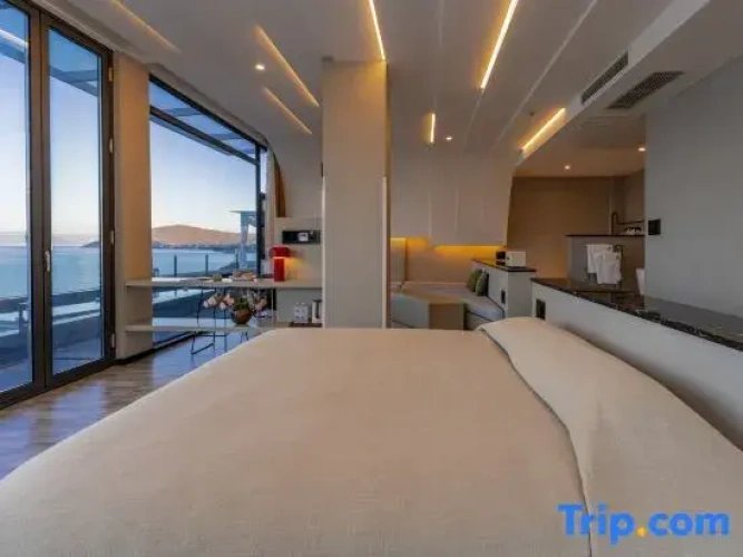 Suite with view