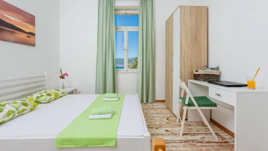 Standard Triple room with sea view