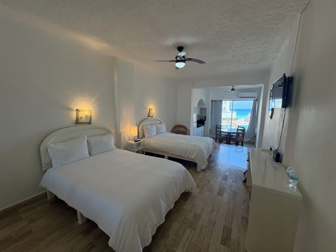 Quadruple Basement Studio with pool view