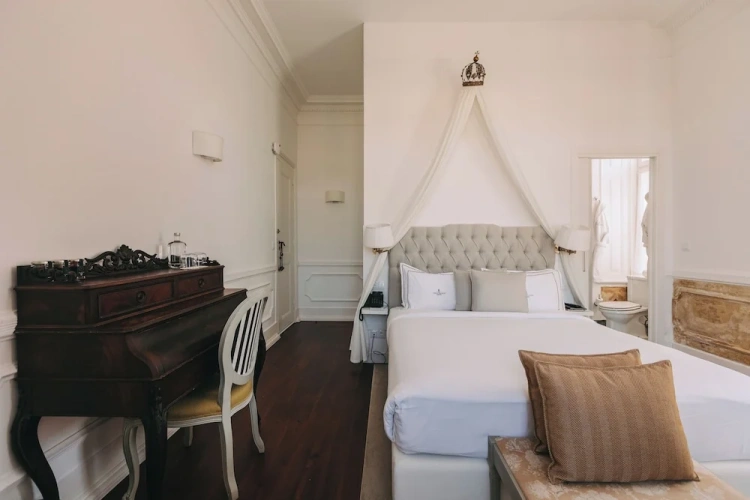 Premier Double room with balcony and with city view