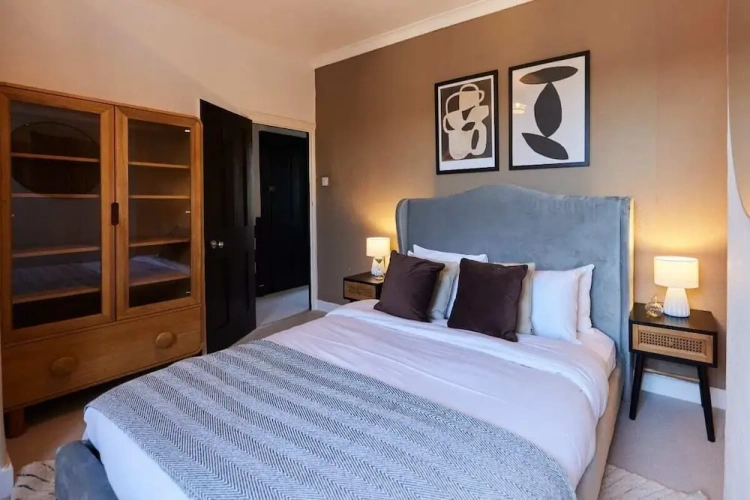 2 Bedrooms Apartment