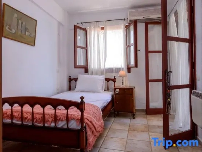 4 Bedrooms Apartment