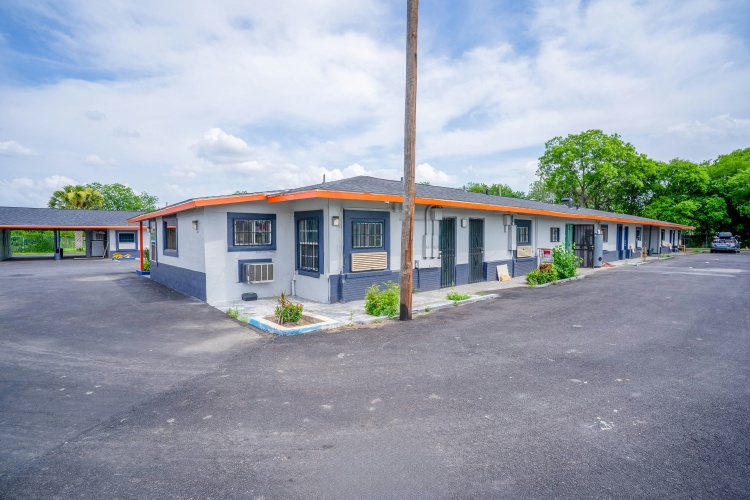 Alamo Oasis Inn And Suites By Oyo San Antonio - San Antonio, TX