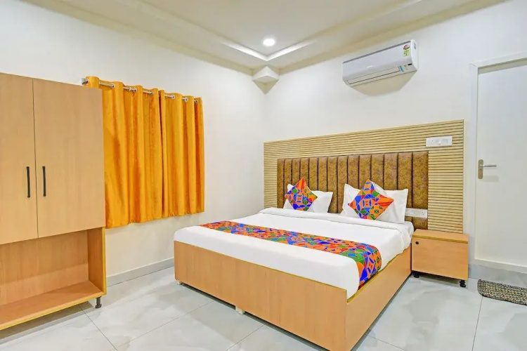 Fabhotel Lexus Grand
