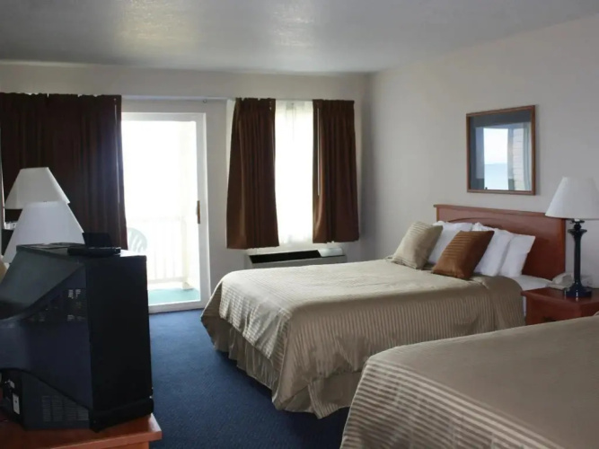 Best Western Lakefront Inn & Suites