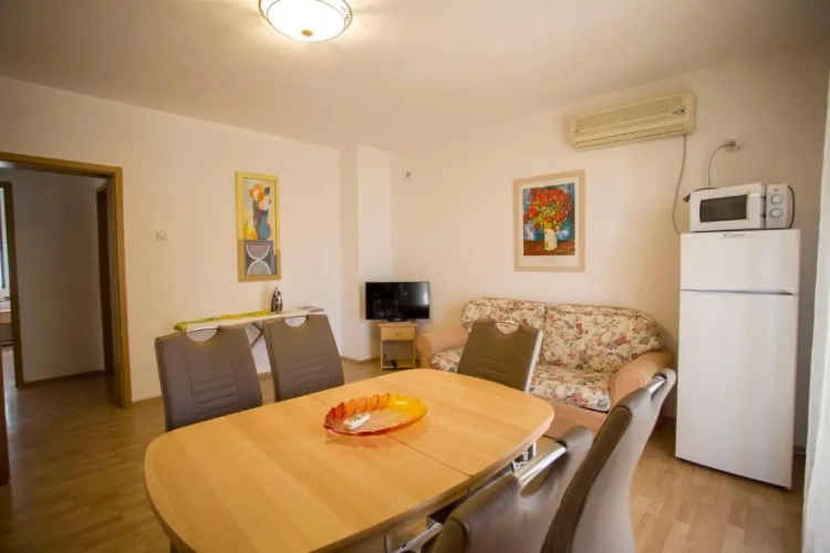 3 Bedrooms Apartment