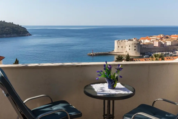 Studio with balcony and with sea view