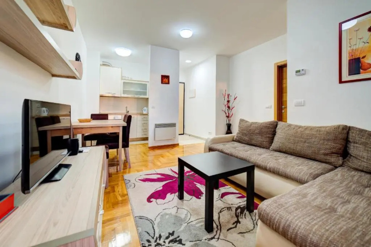 Apartment 008