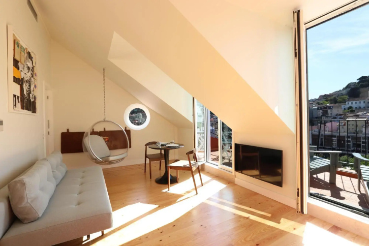 Downtown, Lisbon Apartment