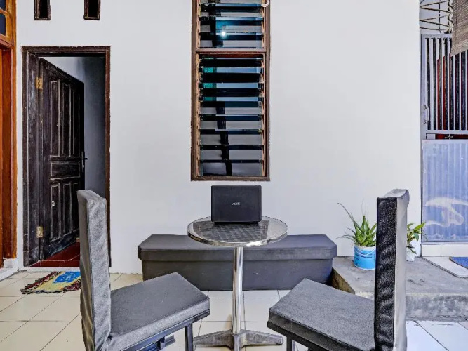Oyo 90511 Pondok Damai Guest House Syariah - Cirebon