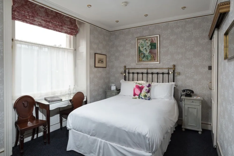 Snug Double room