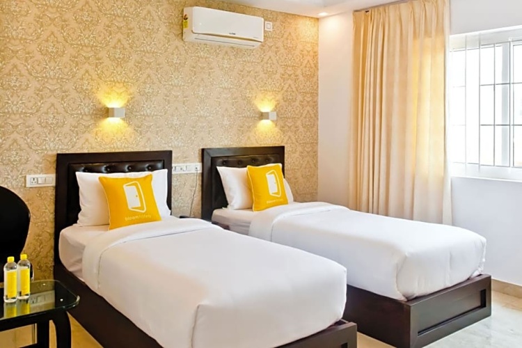 Deluxe Double room with street view