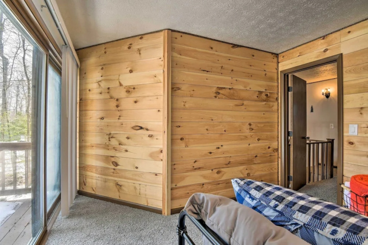 Tobyhanna Cabin w/ Deck, Community Pool & Golf!