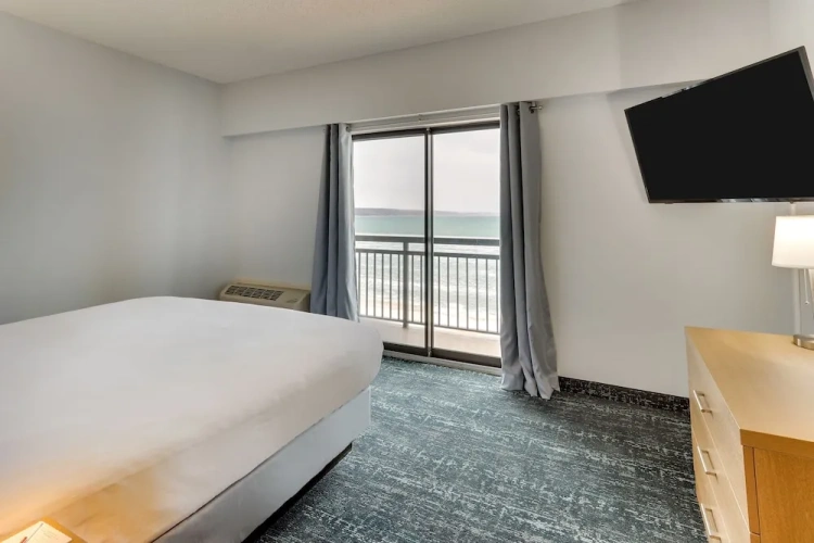 Deluxe Double Suite with balcony and beachfront