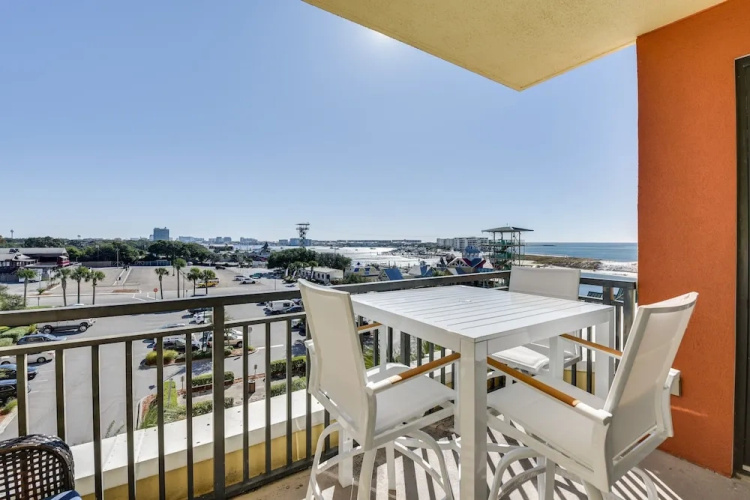 Emerald Grande Condo: Beach, Marina & Ocean View