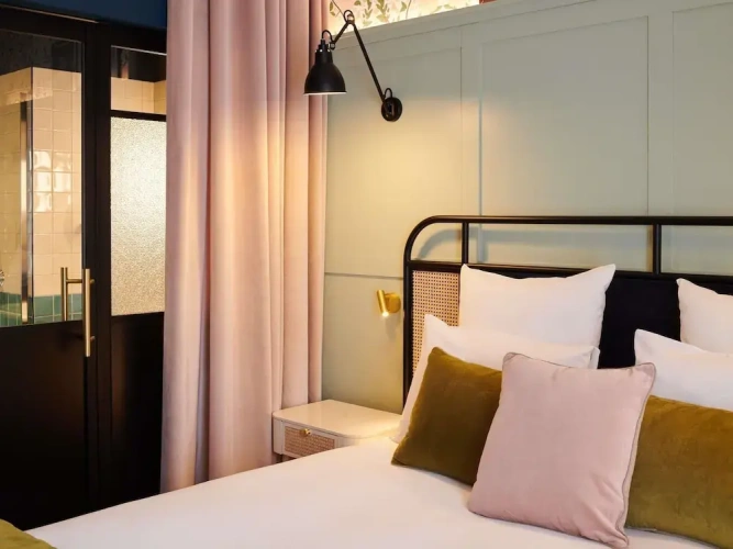 Classic Double room with city view