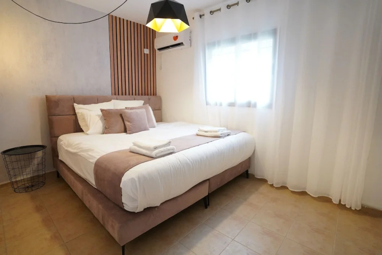 YalaRent Afarsemon APT complex with pool