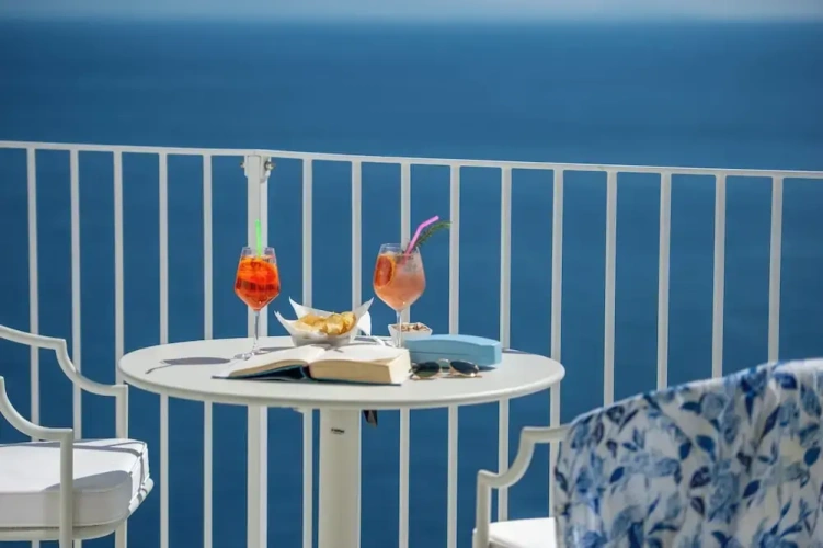 Deluxe Triple room with balcony and with sea view
