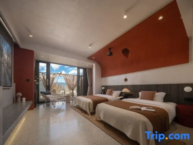 Standard Twin room with lake view