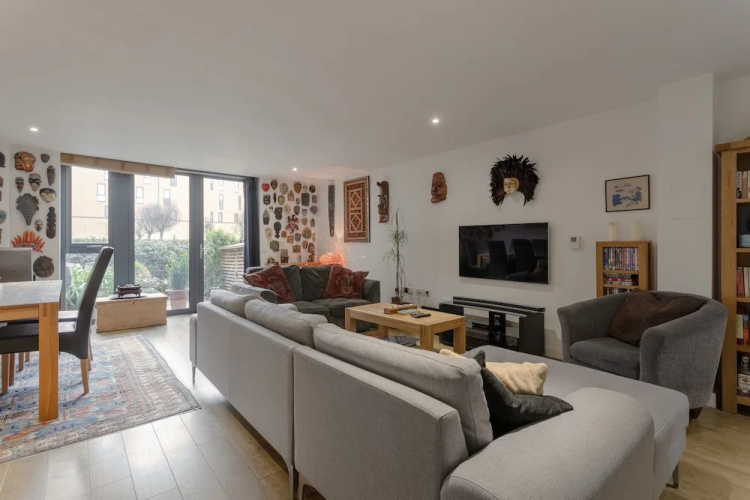 Modern 3 Bedroom Duplex Apartment in Stepney