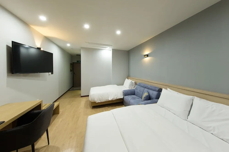 Deluxe Twin room with city view