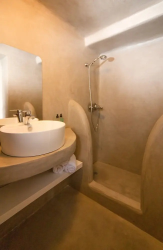 Finikia Oia Suites