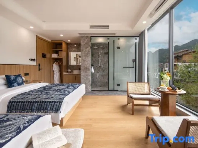 Standard room with courtyard view