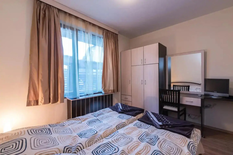 Charming, Fully-furnished, 2-bedroom apartment