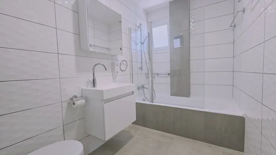 148 Lim- Stay Synergy House