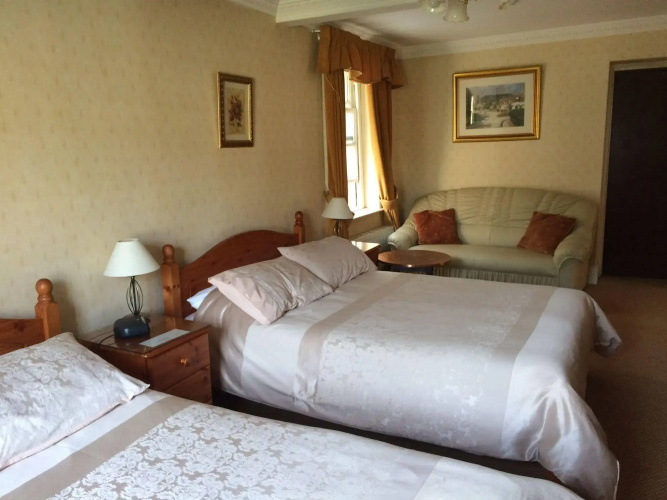 Half Moon Hotel and Restaurant