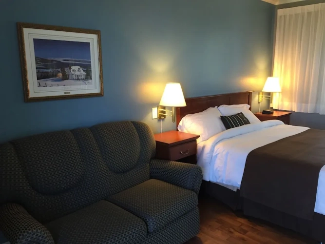 Comfort room with balcony