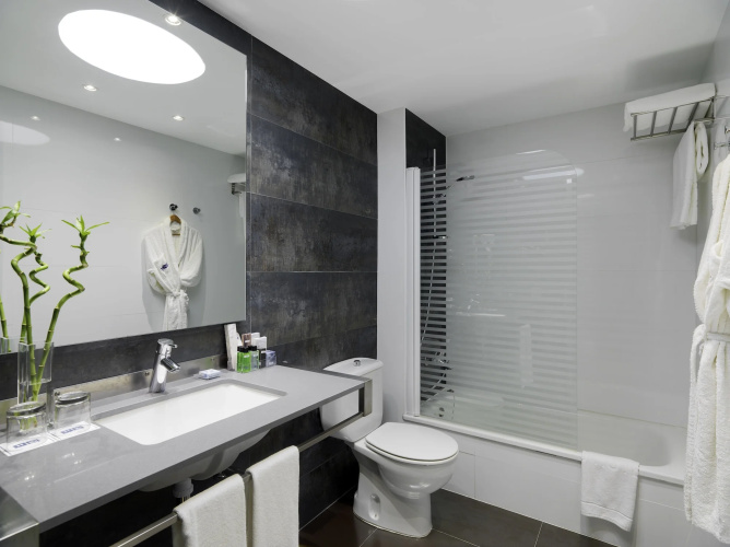 H10 White Suites - Adults Only photo 11