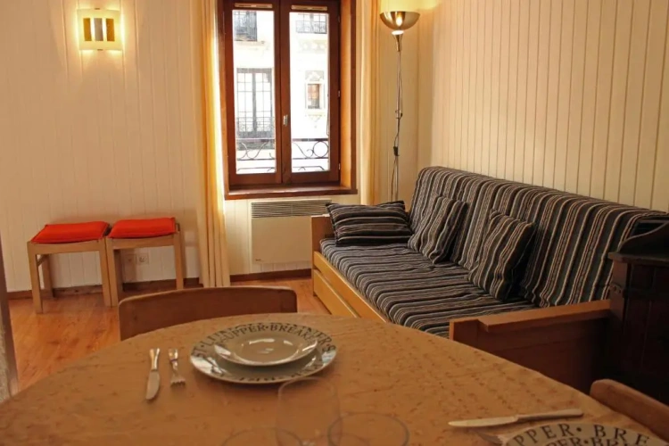 1 Bedroom Apartment with mountain view