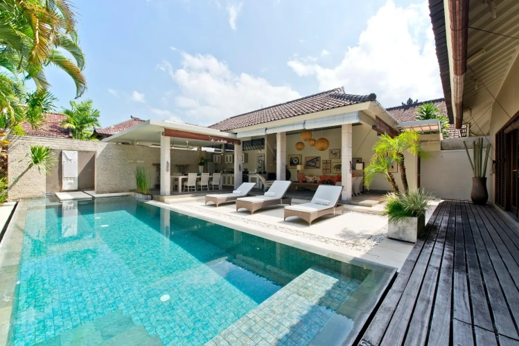 2 Bedrooms Villa