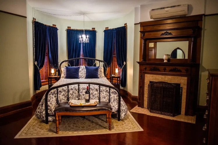 Deluxe Double room with city view