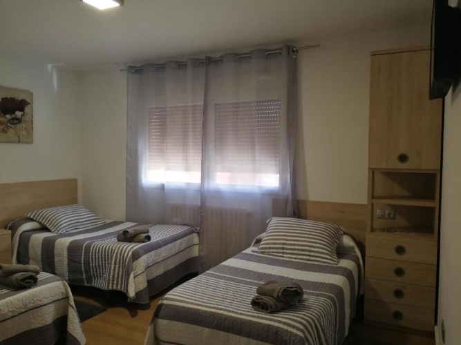 Standard Triple room