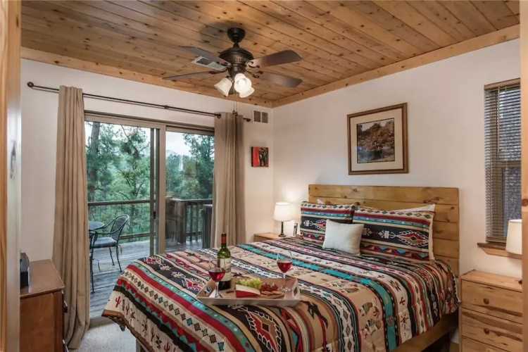 Aurora Montealis - Two Bedroom Cabin