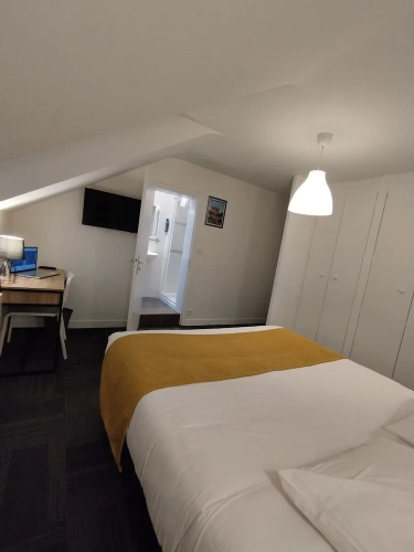 Superior Quadruple room with city view