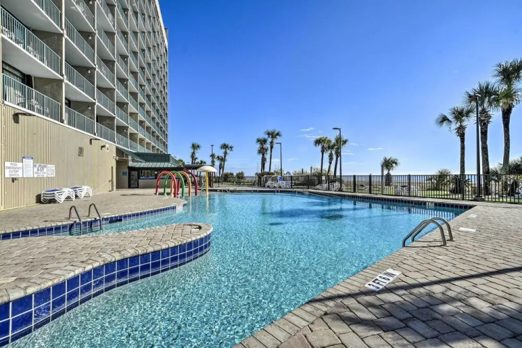 Newly Renovated Oceanfront Studio w/ Beach Access