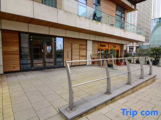 Discovery Dock Apartments Hotel Overview