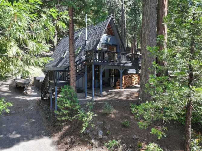 Decks, Grills + Fire Pit: Camp Connell Hideaway!