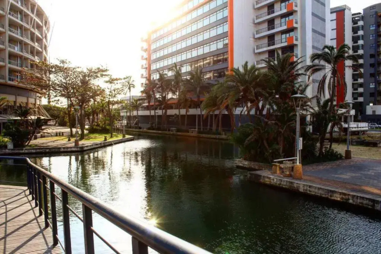 6 sleeper Luxury Condo-loft @ Point Waterfront