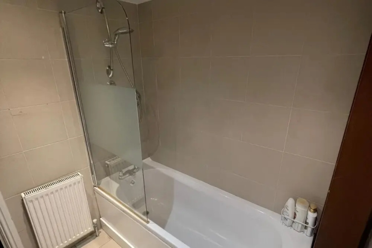 4br-sleeps10-garden-freeparking