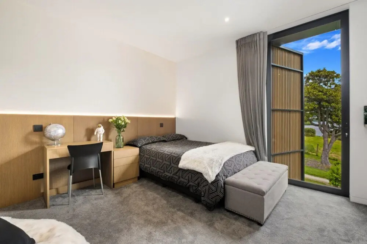 Bespoke Paradise on WIlliam Rees