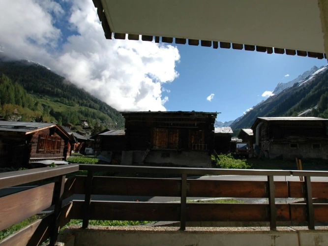 Apartment with mountain view