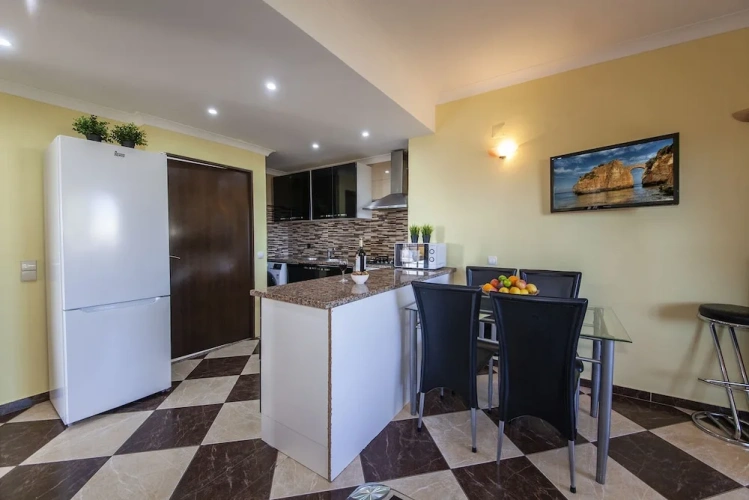 2 Bedrooms Apartment with sea view