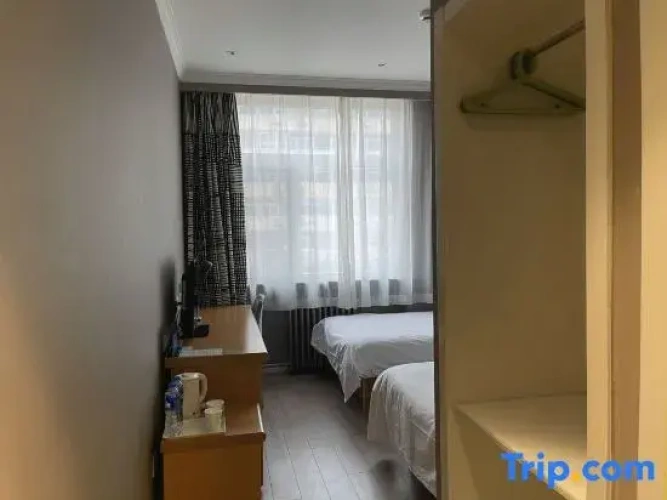 Standard Double room with street view