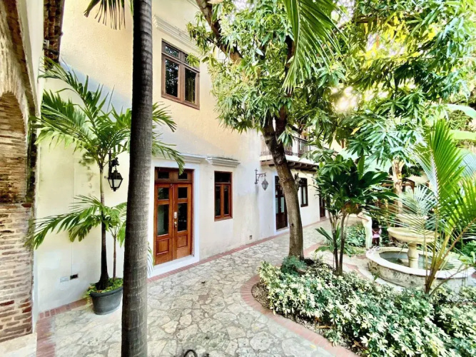 Paseo Colonial 1