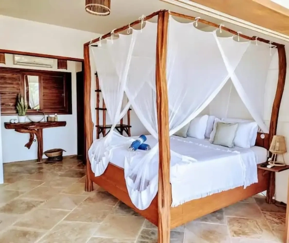 6 Bedrooms Family Villa