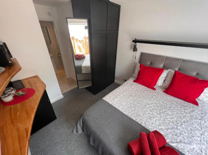 Larmins Room